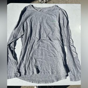 Vineyard Vines M long sleeve with logo